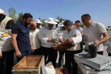 Arı yetiştiricilerine uygulamalı eğitim
