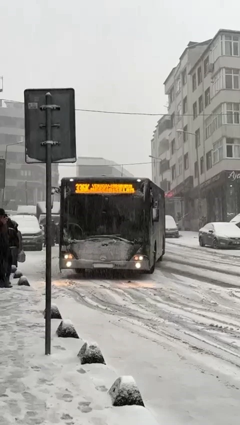 Arnavutköy’de  İETT otobüsü kaydı
