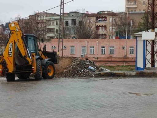 Artuklu Belediyesi görevini yapmayınca çöpleri Mardin Büyükşehir Belediyesi topladı
