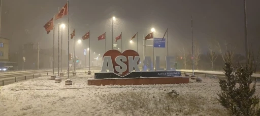 Aşkale’de bir günde dört mevsim yaşandı
