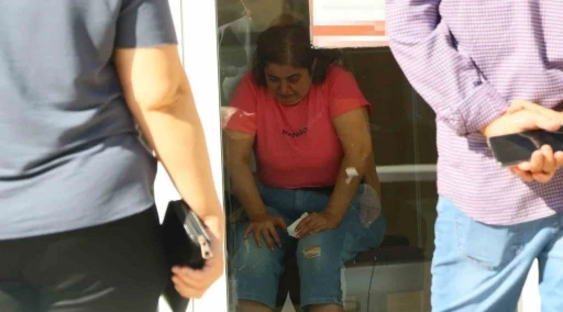 ATM’ye para yatıran kadına kapkaç şoku: Kaptı, kaçamadı
