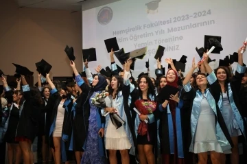 AÜ’de 199 hemşire mezun oldu
