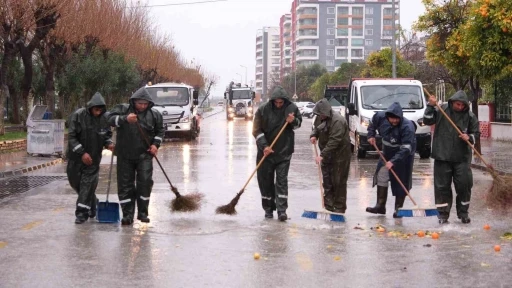 Aydın Büyükşehir Belediyesi ve ASKİ tam kadro sahada
