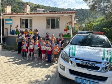 Aydın’da jandarma ekipleri öğrencileri bilgilendirdi
