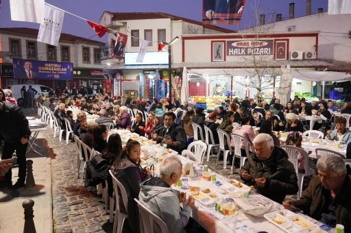 Ayvalık’ta iftara binlerce kişi katıldı
