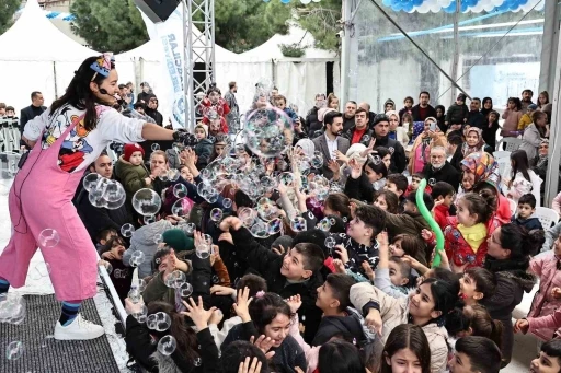 Bağcılar’da karnaval tadında çocuk şenliği
