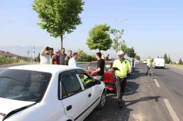 Bağlantı yolunda zincirleme kaza: 5 araç birbirine girdi
