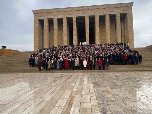 Bakan Göktaş, kadınlarla Anıtkabir’i ziyaret etti
