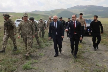 Bakan Yardımcısı Uçarmak, Gelincik Sınır Kapısı bölgesinde incelemelerde bulundu
