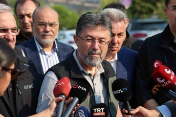 Bakan Yumaklı: &quot;İzmir’de yangın şehirden uzaklaştı, tehlike kalmadı&quot;
