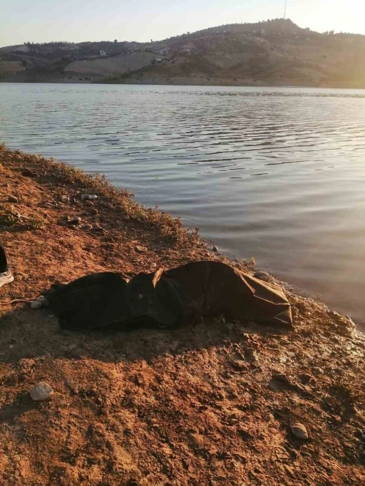 Balık tutmaya gittiği yerde aracıyla göle düşen şahıs hayatını kaybetti
