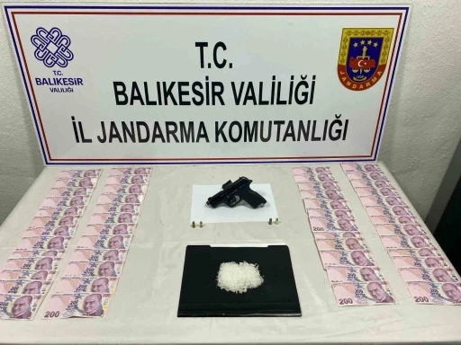 Balıkesir’de 105 Sentetik Hap ve 104 Gram Metamfetamin Ele Geçirildi