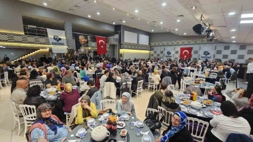 Bandırma Belediye Başkanı Mirza, özel bireylerle iftarda buluştu
