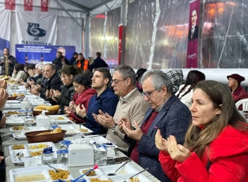 Bandırma’da iftar sofraları bereketlendi
