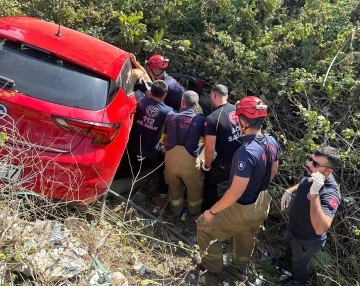 Bandırma’da otomobil şarampole uçtu: 1 yaralı
