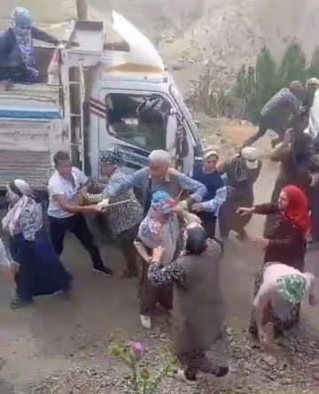 Başkale’de taşlı sopalı ’yayla arazisi’ kavgası: 3 yaralı
