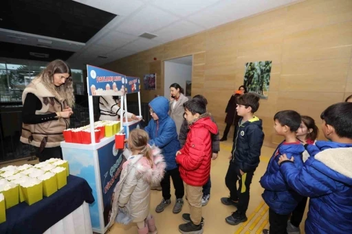 Başkan Aras’ın çocuklara sinema hediyesi yoğun ilgi gördü
