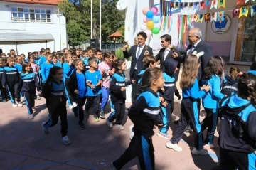 Başkan Arslan, Çamelili öğrencilerin yeni yıl coşkusuna ortak oldu
