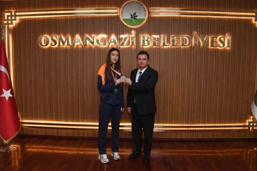 Başkan Aydın şampiyon sporcuları ağırladı
