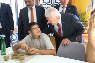 Başkan Bozbey, çocukların ilk ders zili heyecanına ortak oldu
