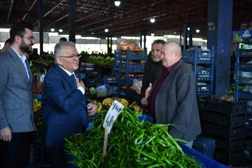 Başkan Büyükkılıç; Hürriyet sakinleri ile görüştü, pazar esnafını ziyaret etti
