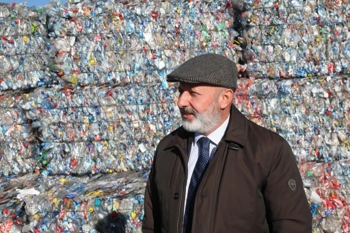 Başkan Çolakbayrakdar, “Geri dönüşümle hem çevreye hem de ülke ekonomisine dev katkı sağlıyoruz”
