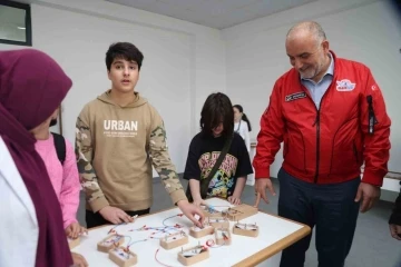 Başkan Sandıkçı: &quot;Öğrencilerimizi ve velilerimizi bilim ve teknoloji etkinlikleriyle buluşturuyoruz&quot;
