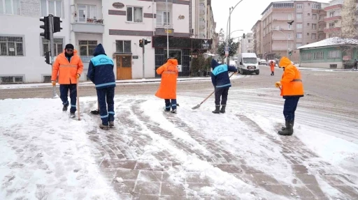 Başkan Taşkın: &quot;Ekiplerimiz gece gündüz sahada&quot;
