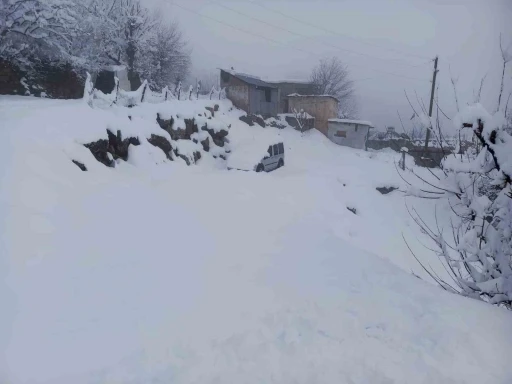 Batman’da 150’nin üzerinde köy ve mezra yolu ulaşıma kapandı
