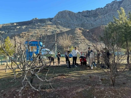 Batman’da köy okulunda fidan dikim seferberliği başlatıldı
