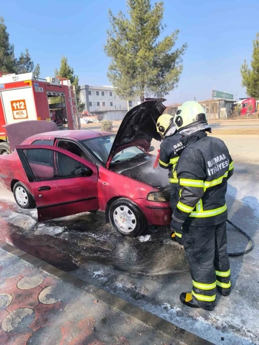 Batman’da seyir halindeki otomobil yandı
