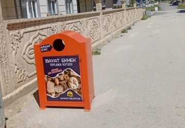 Bayburt’ta bayat ekmek toplama kutuları yerleştirildi
