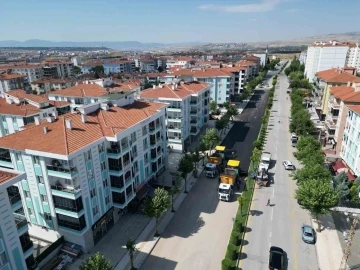 Belediye bozulan yollarda asfalt kaplamaları yeniliyor
