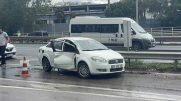 Belediye otobüsü ile otomobil çarpıştı: 2 yaralı
