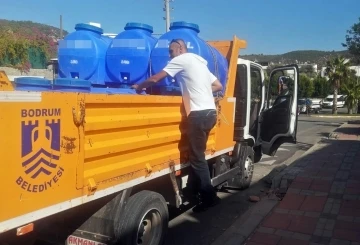 Belediyeden vatandaşlara su deposu desteği
