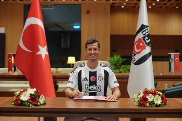 Beşiktaş, Salih Uçan ile sözleşme yeniledi
