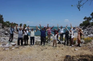 Beyşehir Gölü’nde balıkçı kayıklarıyla ulaşılan adada doğa yürüyüşü keyfi
