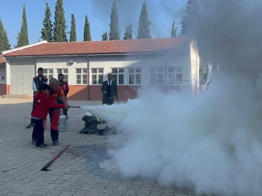 Bilecik’te ilkokul ve ortaokul öğrencilerine yangın eğitimi
