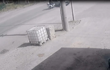 Bilecik’te otomobil sürücüsünün dikkatsizliği güvenlik kameralara yansıdı
