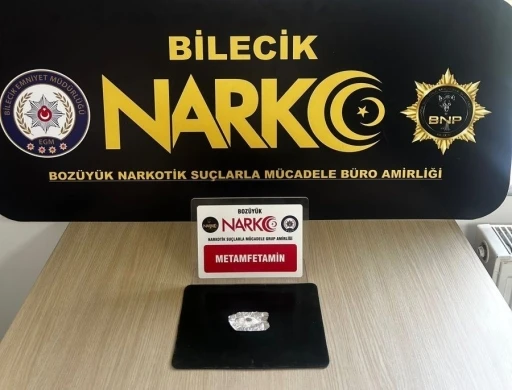 Bilecik’te şüpheli şahsın üzerinden uyuşturucu çıktı
