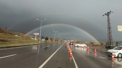 Bingöl’de gökkuşağı mest etti
