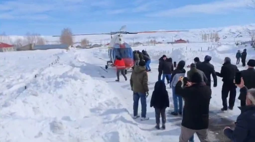 Bingöl’de hastalanan yaşlı adam ambulans helikopterle Erzurum’a sevk edildi
