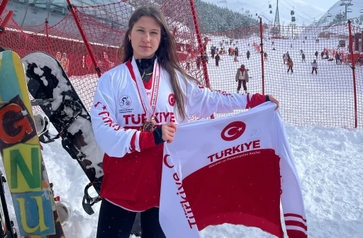 Bir ay önce başladığı sporda Türkiye şampiyonu oldu
