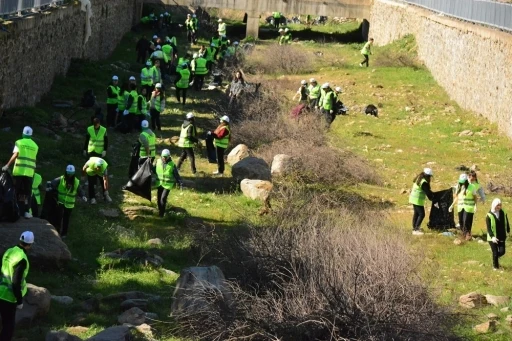 Birgi Deresi öğrenciler tarafından temizlendi
