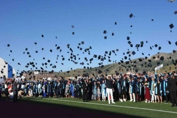 Bitlis Eren Üniversitesinde mezuniyet coşkusu
