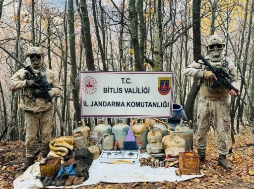 Bitlis’te çok sayıda yaşam malzemesi ele geçirildi
