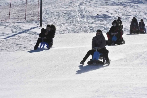 Bitlis’teki kayak merkezinde yarıyıl yoğunluğu
