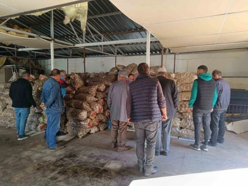 Bitlisli çiftçilerden alınan 193 ton patates ihtiyaç sahiplerine dağıtıldı
