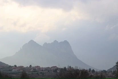 Bozaniç Dağı’nda Sis Büyüleyici Manzaralar Yarattı