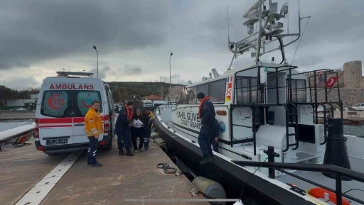 Bozcaada’da omzu çıkan yaşlı kadın Sahil Güvenlik ekiplerince tahliye edildi
